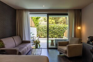 Deluxe-Suite, eigener Pool | Wohnbereich