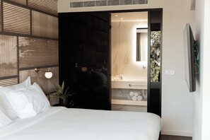 Premium Suite (Top Floor) | Premium bedding, minibar, in-room safe, individually decorated - Azur Hotel (Vari-Voula-Vouliagmeni)