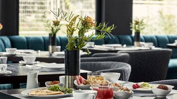 Ilmainen päivittäinen täysi aamiainen