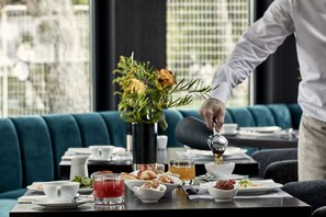 Free daily full breakfast