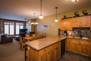 Interior - Ski in Ski out condo with private Hot Tub backing on Golf course. 2 bed 2 bath. (Sun Peaks)