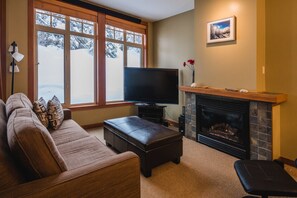 Flat-screen TV, fireplace, video-game console, DVD player - Ski in Ski out condo with private Hot Tub backing on Golf course. 2 bed 2 bath. (Sun Peaks)