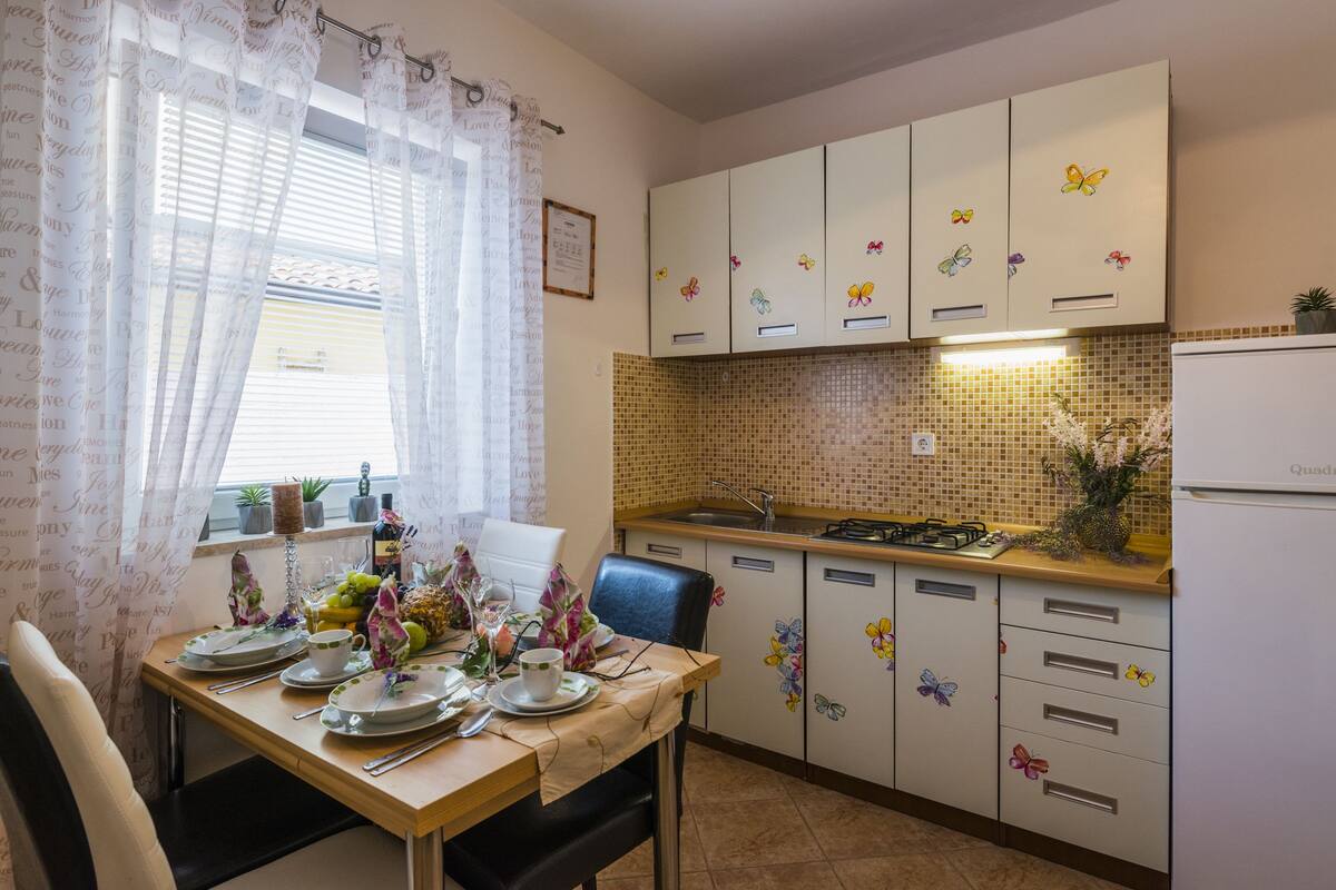 Appartement, 1 chambre | Cuisine privée | Grand réfrigérateur, plaque de cuisson, cafetière/bouilloire