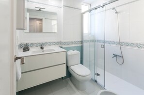 Bathtub, hair dryer, towels