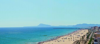 Cosy apartment decorated, with wifi, in front of the beach, High speed wifi 150mbs