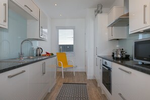 Refrigerador, microondas, horno, lavavajillas