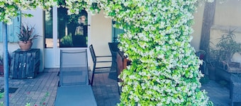 Charming home on the Canal du Midi | 4 bedrooms | Fiber-optic internet | Garden | Spacious living room