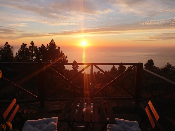 Property grounds - La Somadita Tinizara, an intimate Canarian house with views of the sea and the mountains. (Tijarafe)