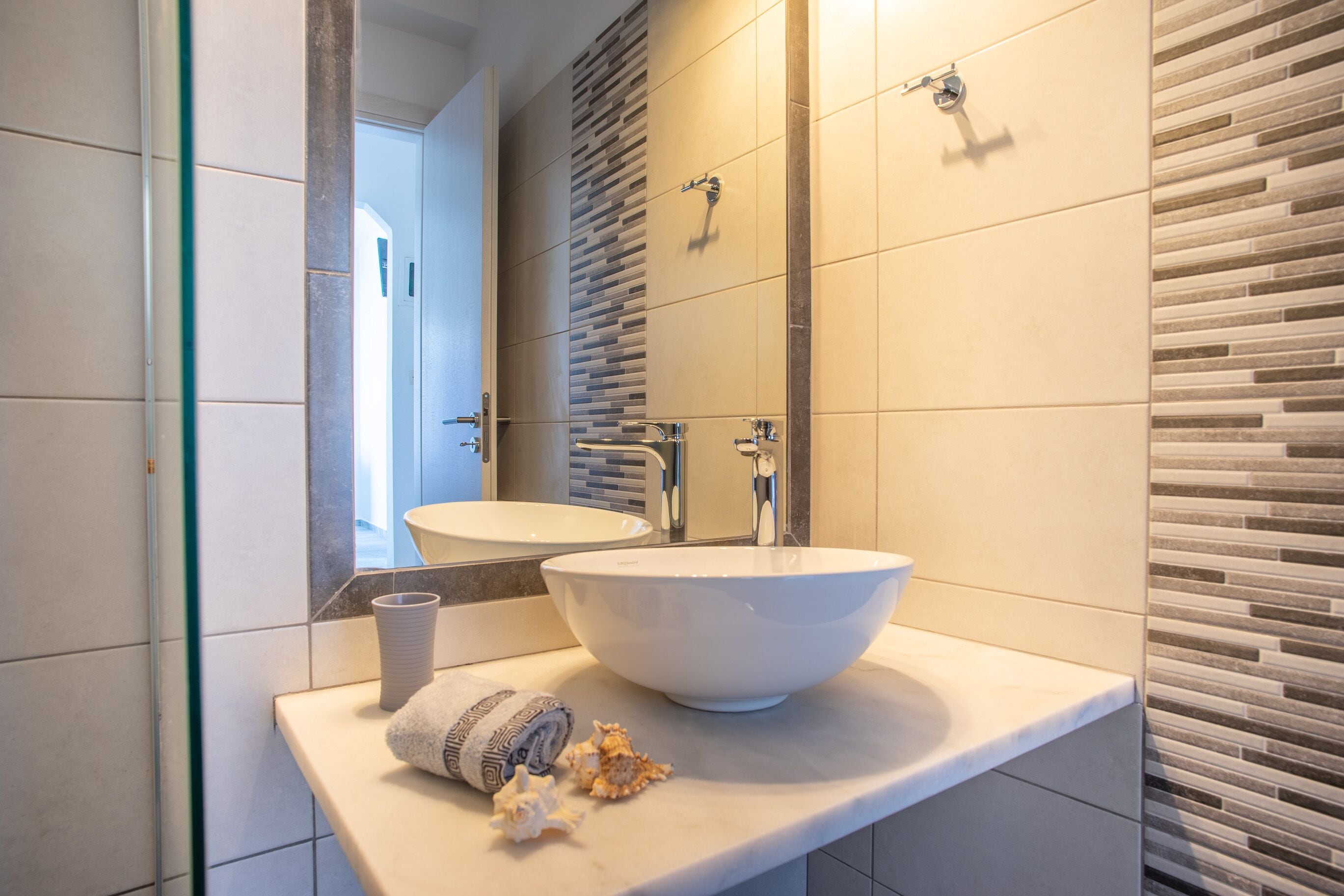 apartment, 1 bedroom, balcony | bathroom sink