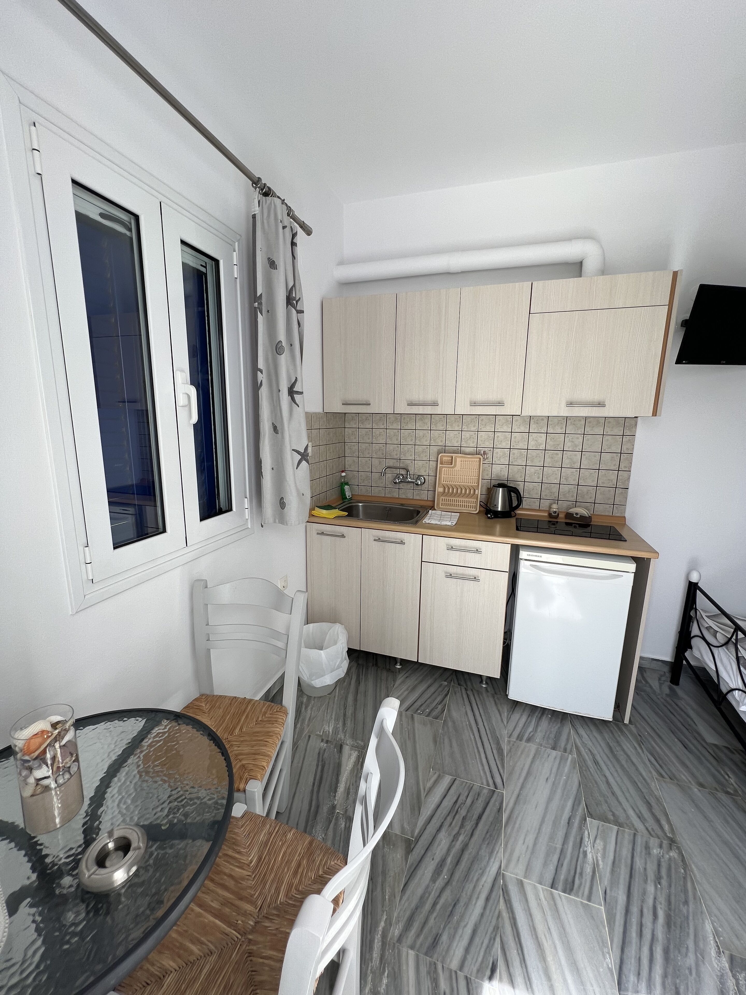 apartment, 1 bedroom (3 adults) | private kitchen | fridge, stovetop, coffee/tea maker, electric kettle