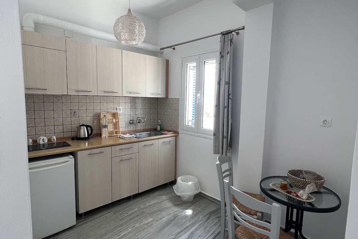 apartment, 1 bedroom, balcony | private kitchen | fridge, stovetop, coffee/tea maker, electric kettle