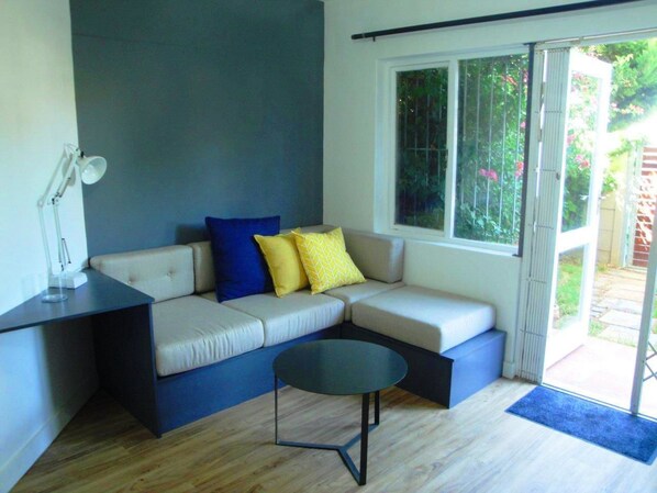 Studio, 1 Queen Bed | Living area | Flat-screen TV
