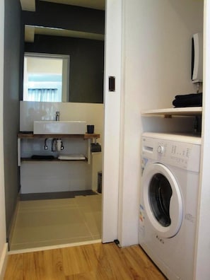 Studio, 1 Queen Bed | Room amenity - Mobema Court (Cape Town)