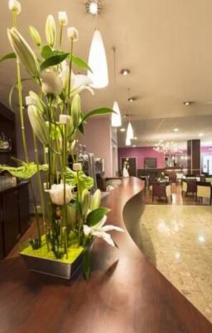 Bar (on property) - Hôtel Albion (Lourdes)