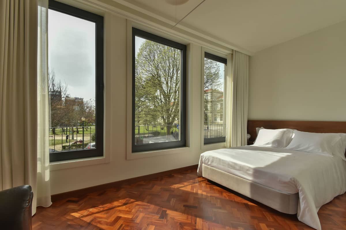 Kamar Double Deluks, pemandangan kebun | 1 kamar tidur, minibar, meja kerja, dan kedap suara
