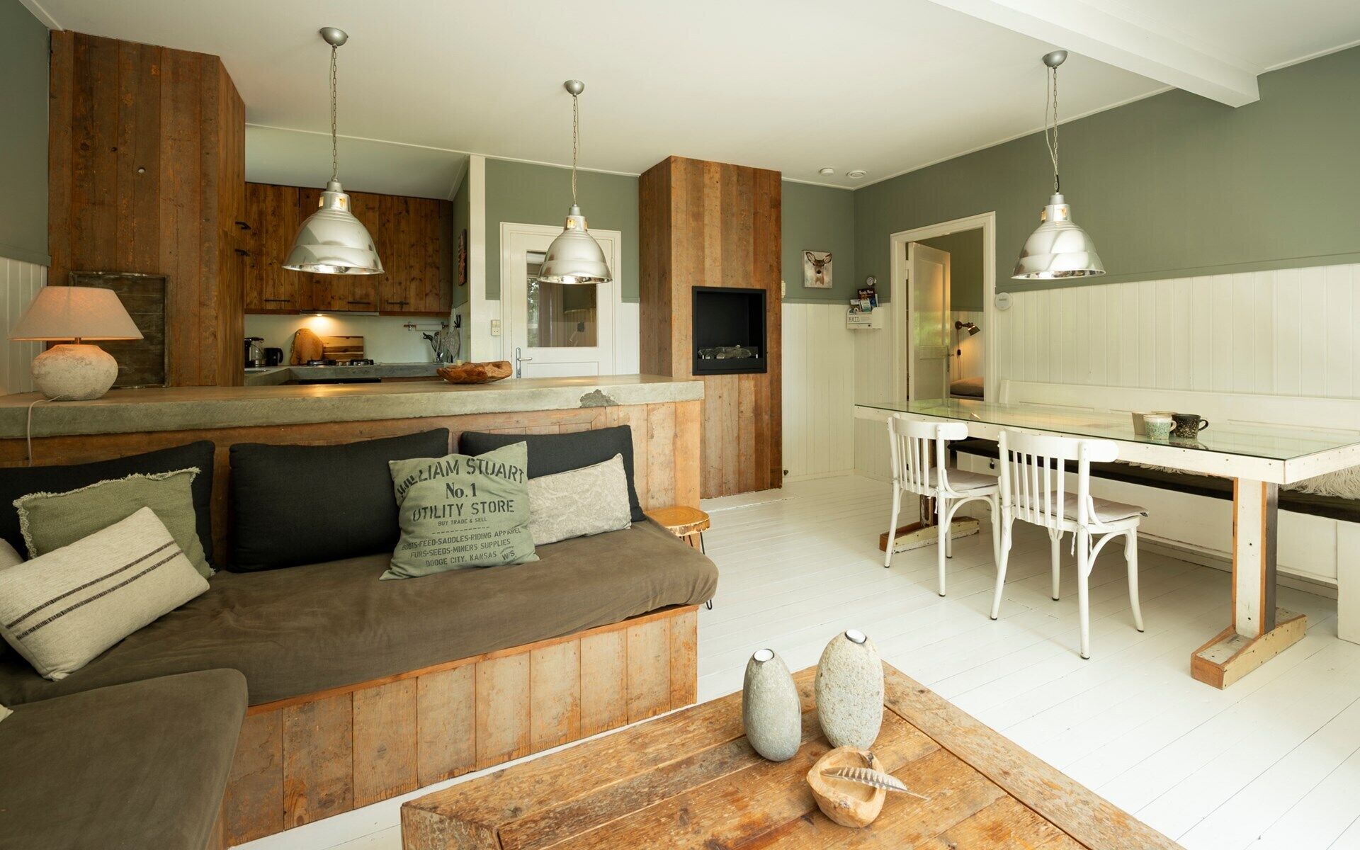 TV, fireplace, stereo