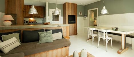 TV, fireplace, stereo