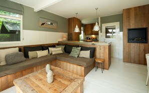 TV, fireplace, stereo