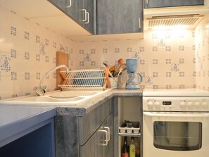 Réfrigérateur, lave-vaisselle, cafetière/bouilloire