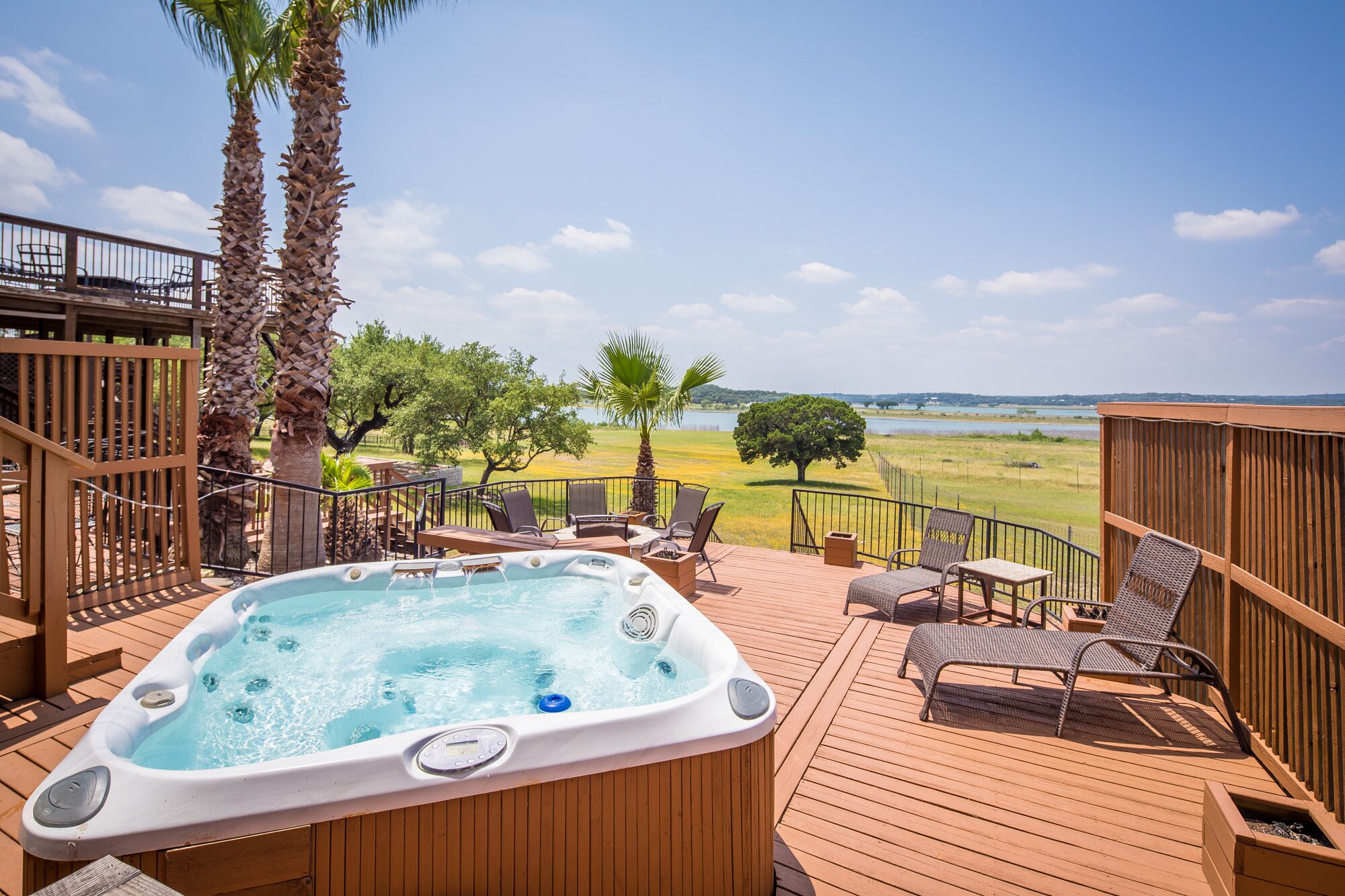 Lakeside Haven - waterfront townhome with hot tub, come and relax!