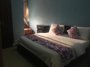 Desk, free WiFi, bed sheets