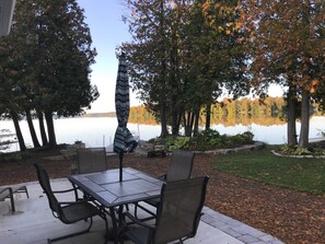 Outdoor dining - Island View Lake House K Lake (Baileys Harbor)