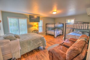 4 bedrooms, iron/ironing board, free WiFi, bed sheets - Island View Lake House K Lake (Baileys Harbor)