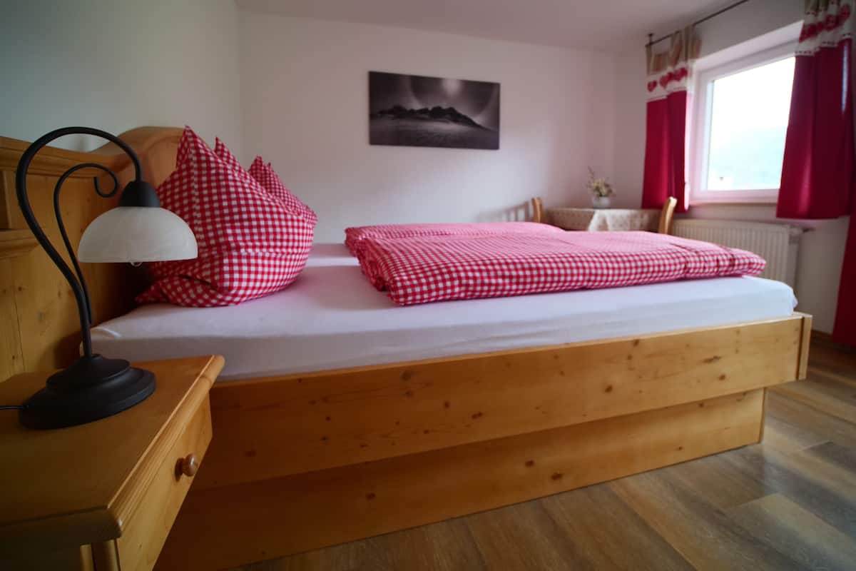 Wifi gratis y ropa de cama