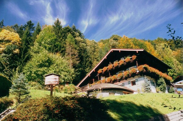 Front of property - Gaestehaus Bergwald (Berchtesgaden)