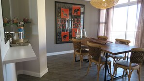 Deluxe appartement, 2 slaapkamers, uitzicht op oceaan | Dineren in de kamer