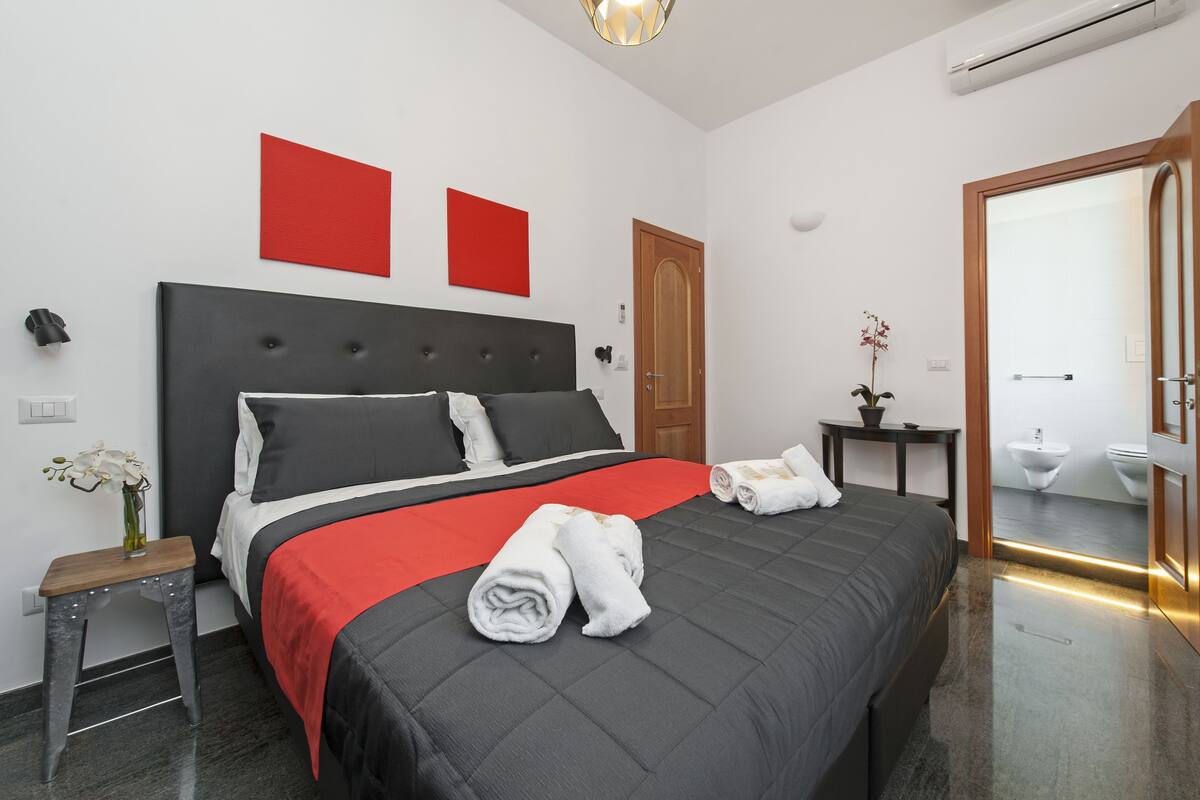1 chambre, coffre-fort, bureau, fer et planche à repasser