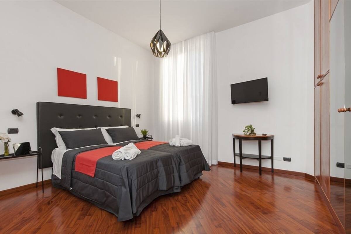 1 chambre, coffre-fort, bureau, fer et planche à repasser