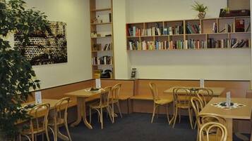 Tägliches Frühstücksbuffet gegen Gebühr