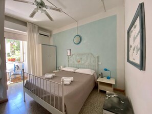In-room safe, individually decorated, individually furnished, desk - Hotel Villa Mirna (Rimini)
