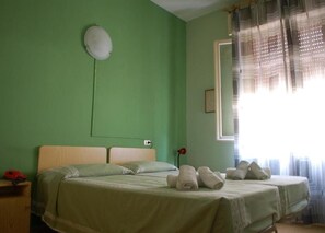 Caja fuerte, decoración individual, mobiliario individual y escritorio