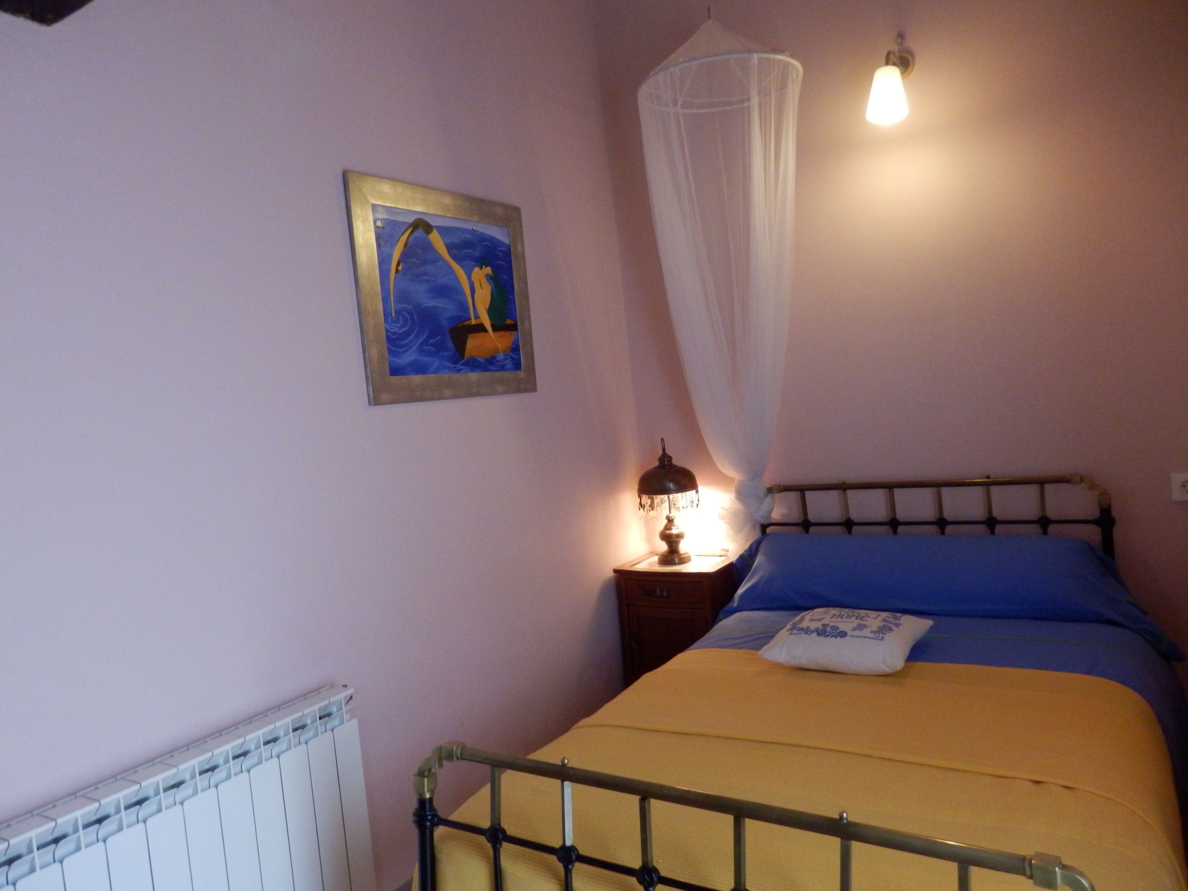 Cunas gratuitas, wifi gratis y ropa de cama 