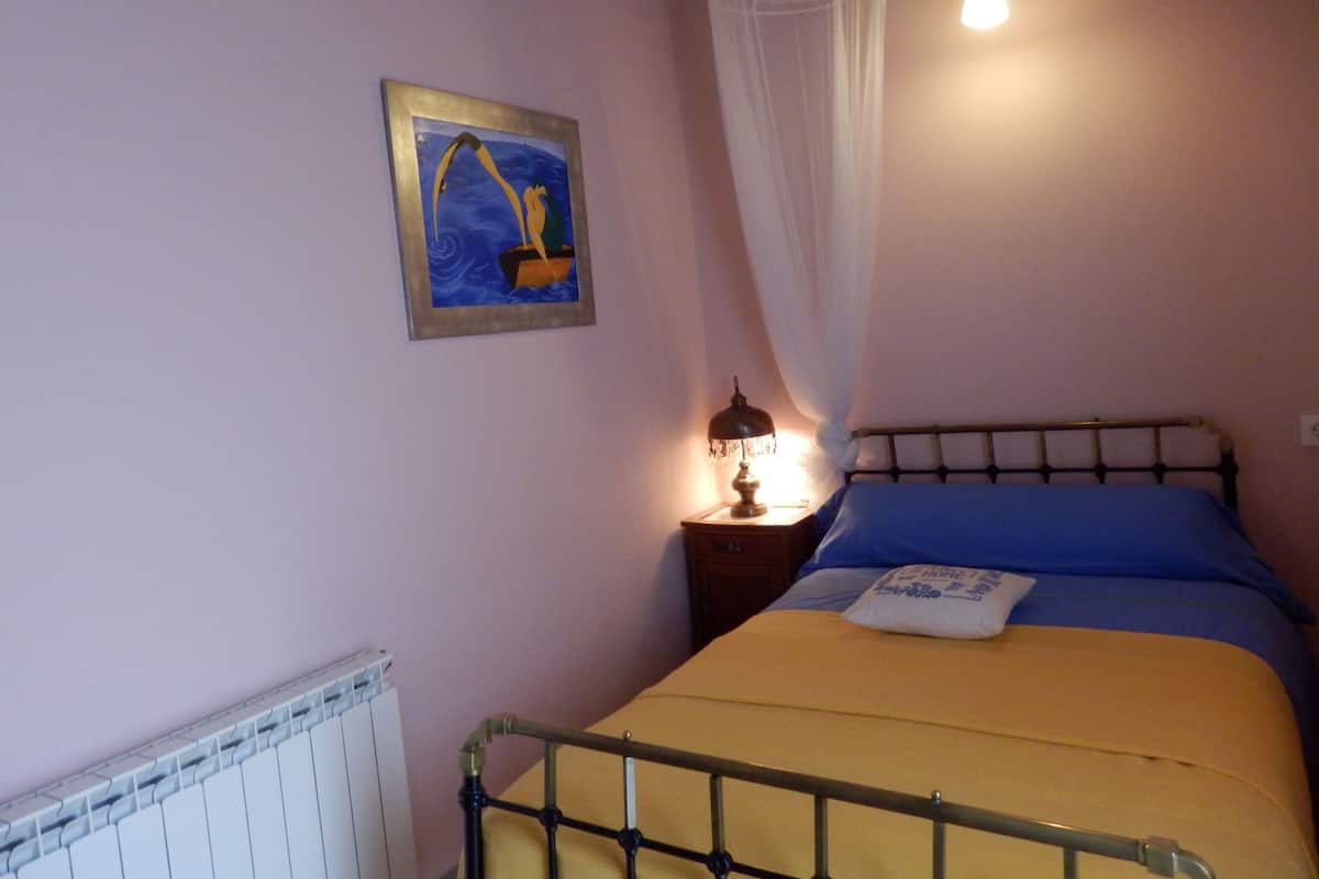 Cunas gratuitas, wifi gratis y ropa de cama