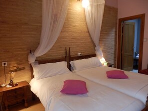 雙床房 | 免費嬰兒床、摺床/加床 (收費)、免費 Wi-Fi、床單