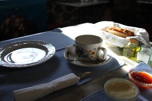 每日供應歐陸早餐 (每人 EUR4)