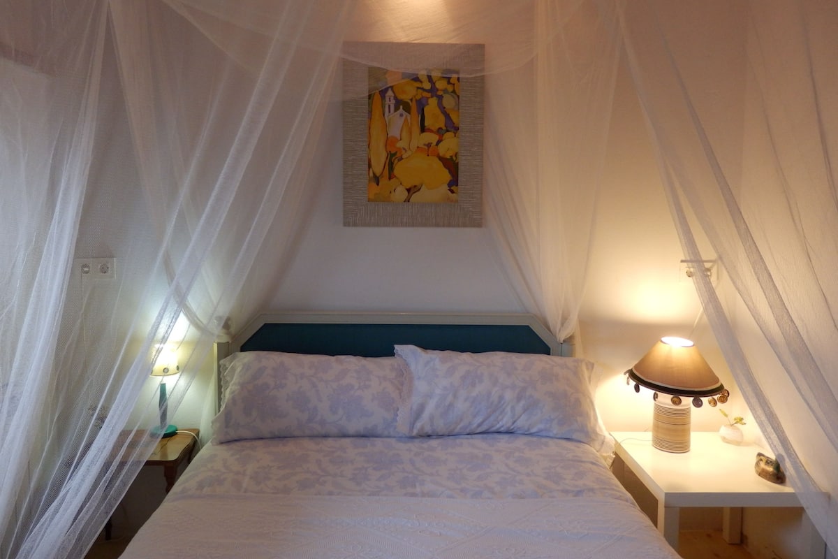 Free cots/infant beds, rollaway beds, free WiFi, bed sheets