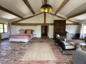 1 غرفة نوم وبديكورات فريدة لكل غرفة وطراز فريد لكل وحدة ومكتب