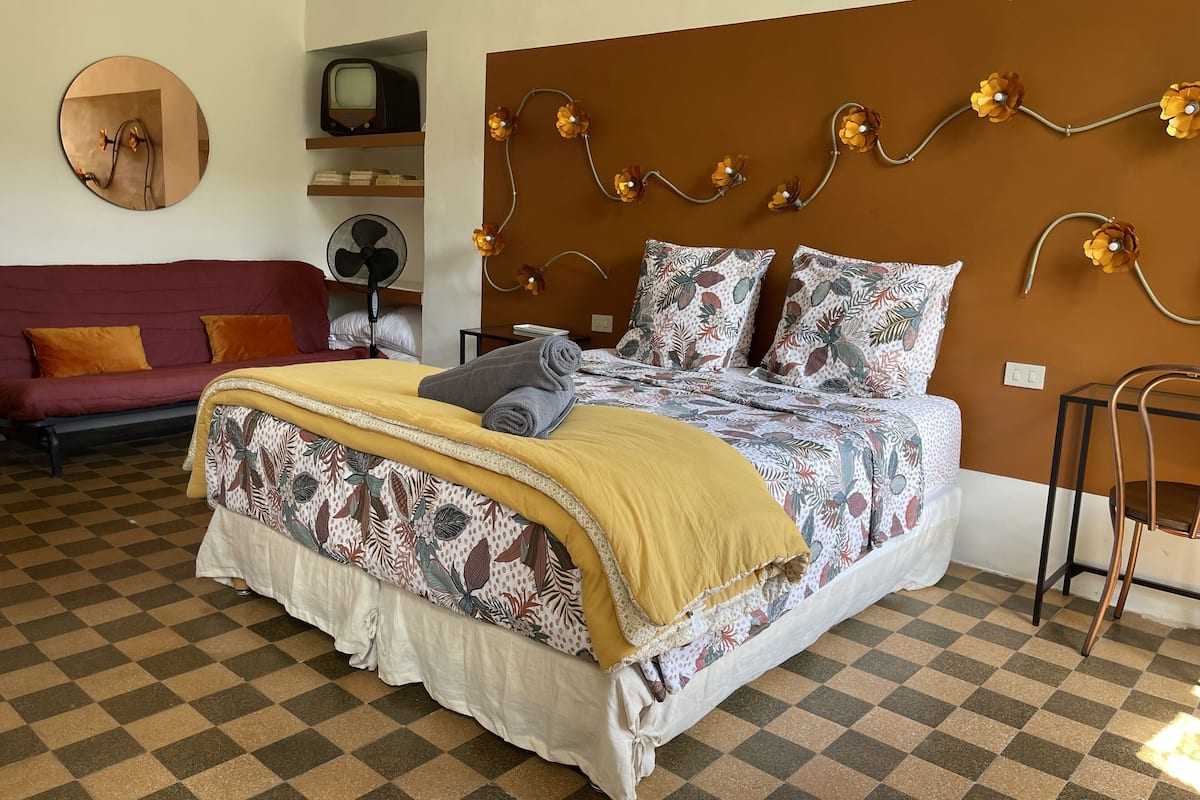 1 bedroom, individually decorated, individually furnished, desk