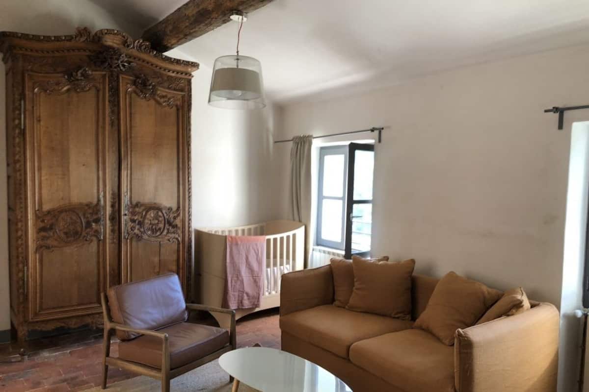 1 bedroom, individually decorated, individually furnished, desk