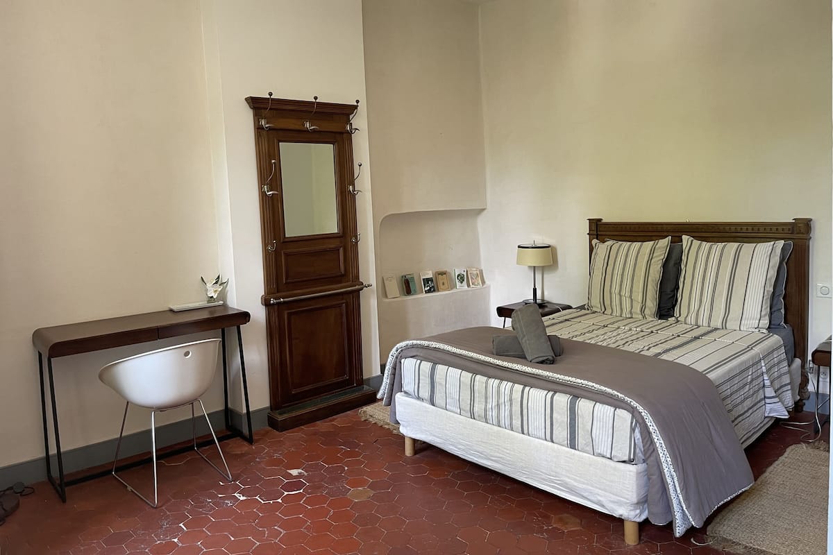 1 bedroom, individually decorated, individually furnished, desk