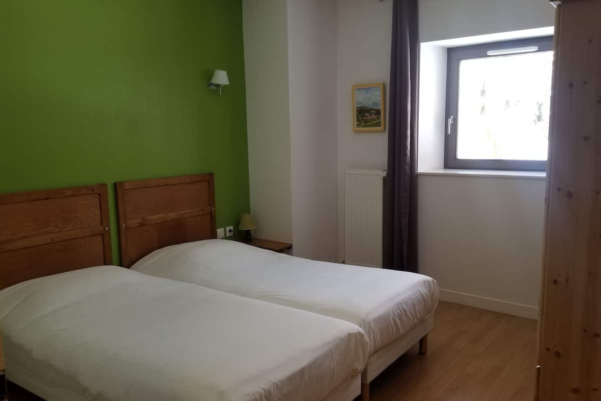 twin room | desk, soundproofing, iron/ironing board, free wifi