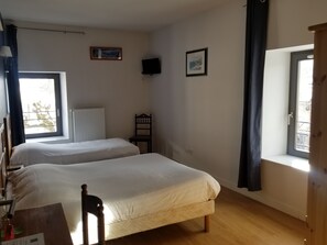 Desk, soundproofing, iron/ironing board, free WiFi