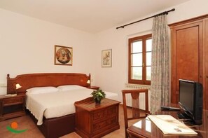 嬰兒床 (收費)、摺床/加床 (收費)、免費 Wi-Fi