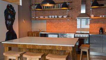 Studio, 1 Bedroom | Private kitchen | Fridge, microwave, oven, stovetop