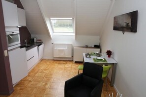 Deluxe Apartment | Private kitchen | Fridge, microwave, oven, stovetop - B2B-Flats Ternat (Ternat)