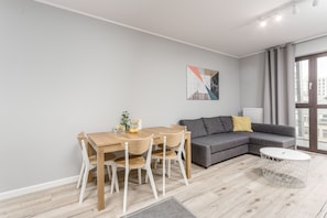 Apartment, 2 Bedrooms | Iron/ironing board, free cots/infant beds, free WiFi, bed sheets